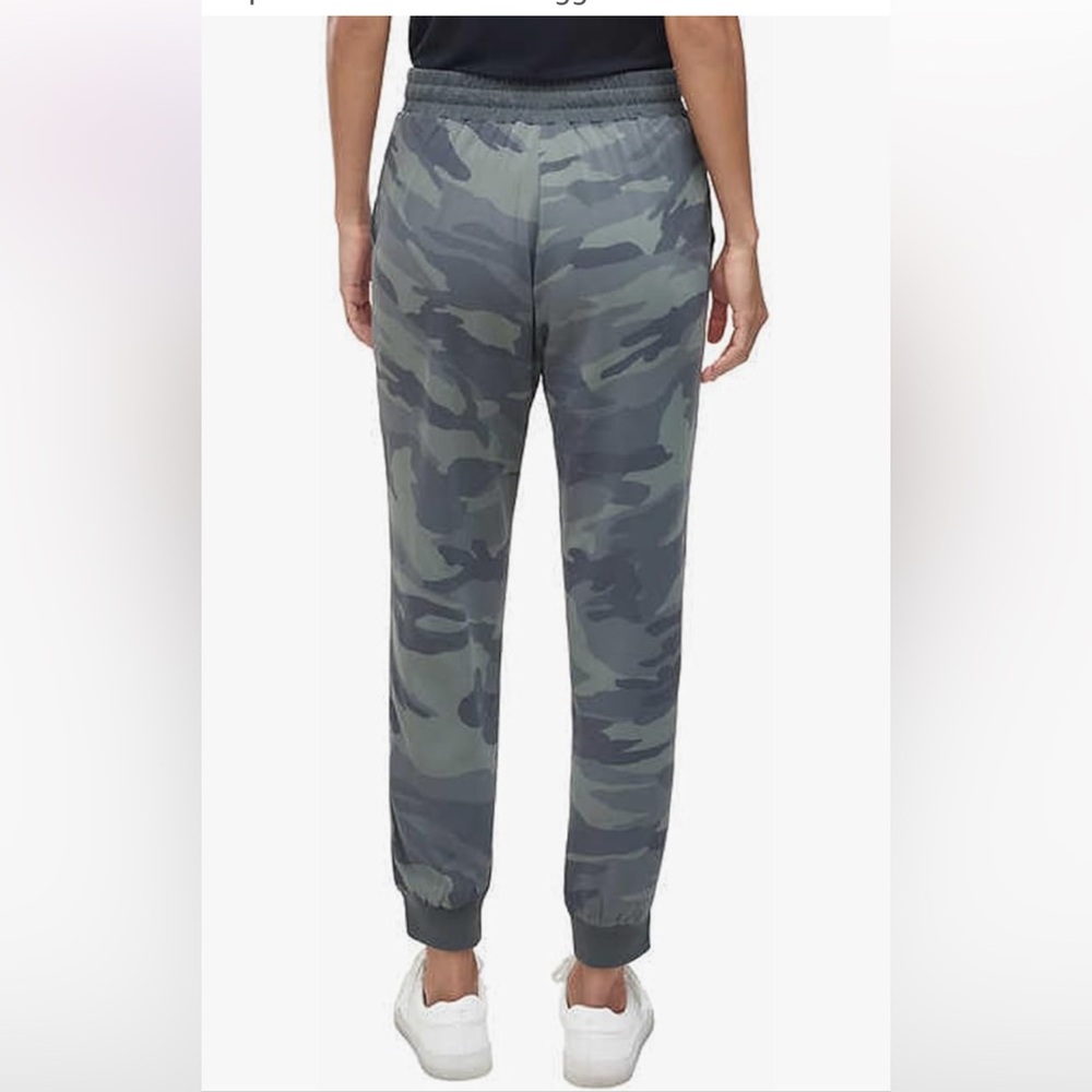 Hollister Light Green Camo Joggers - Picture 3 of 13
